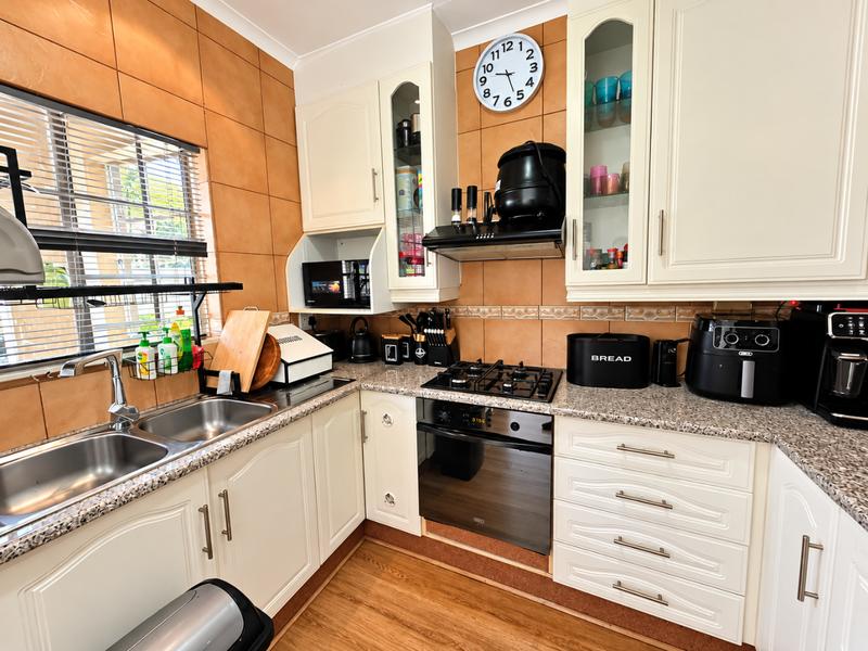 2 Bedroom Property for Sale in Glen Marais Gauteng