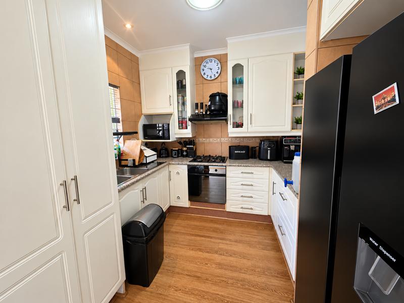 2 Bedroom Property for Sale in Glen Marais Gauteng
