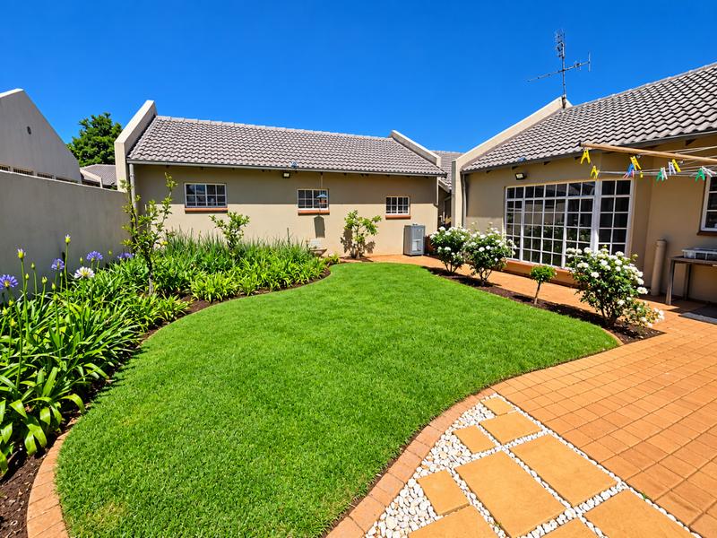 2 Bedroom Property for Sale in Glen Marais Gauteng