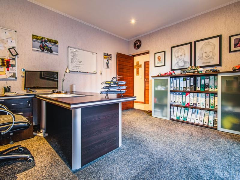 5 Bedroom Property for Sale in Terenure Gauteng