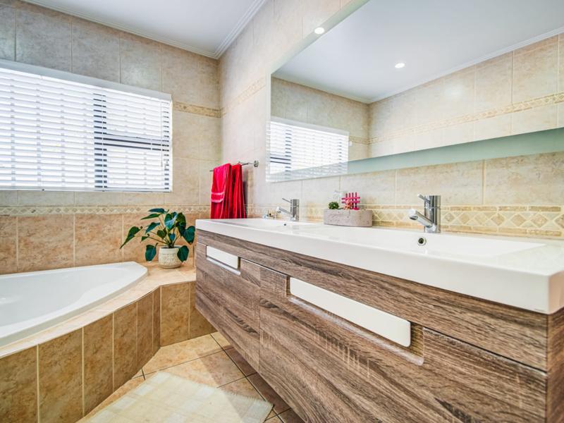 5 Bedroom Property for Sale in Terenure Gauteng