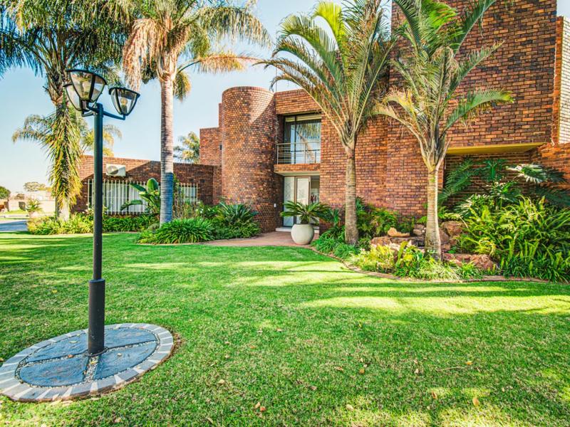5 Bedroom Property for Sale in Terenure Gauteng