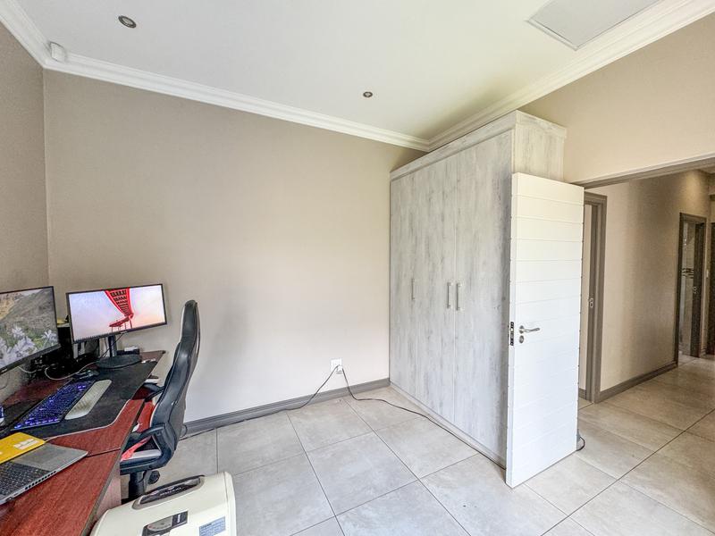 3 Bedroom Property for Sale in Midstream Meadows Gauteng