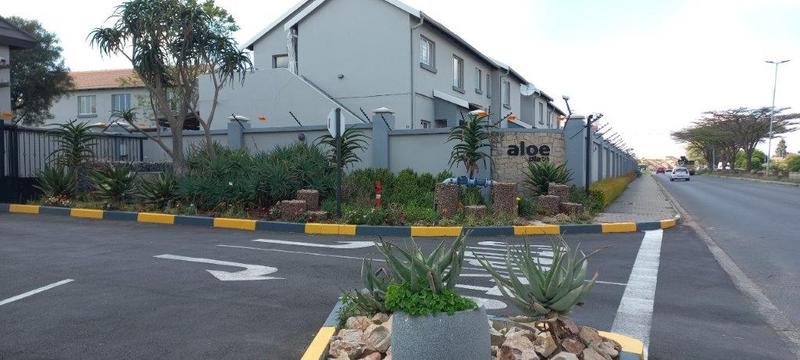 To Let 3 Bedroom Property for Rent in Greenstone Hill Gauteng