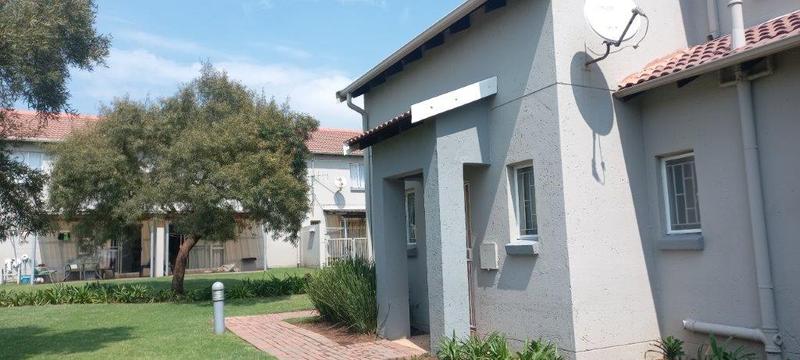 To Let 3 Bedroom Property for Rent in Greenstone Hill Gauteng