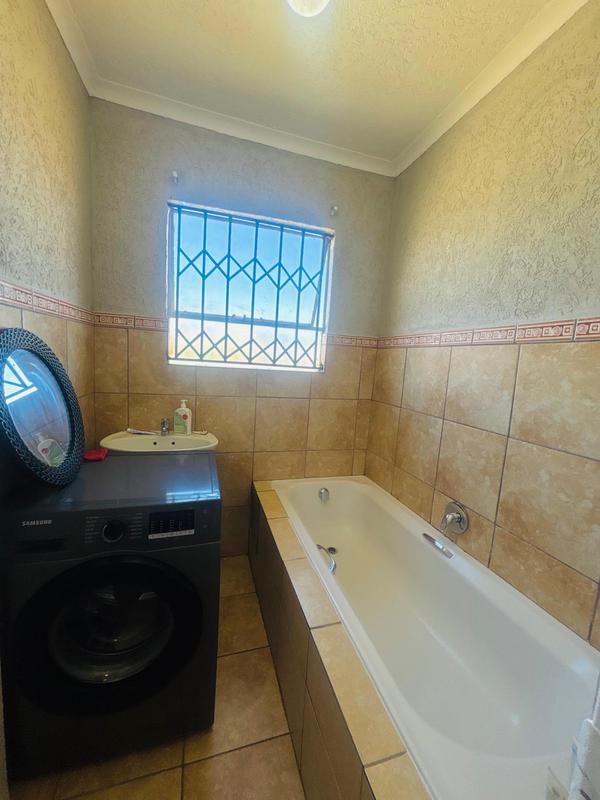 3 Bedroom Property for Sale in Fleurhof Gauteng