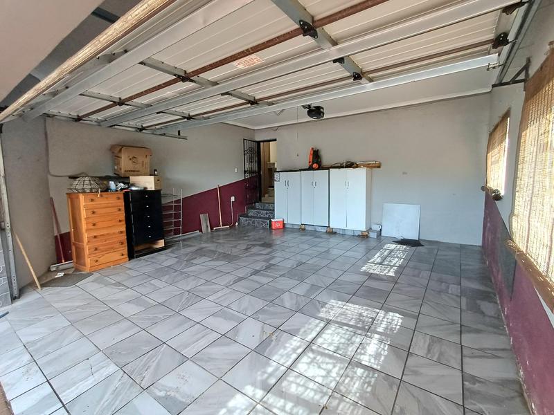 4 Bedroom Property for Sale in Laudium Gauteng