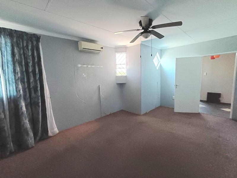 4 Bedroom Property for Sale in Laudium Gauteng
