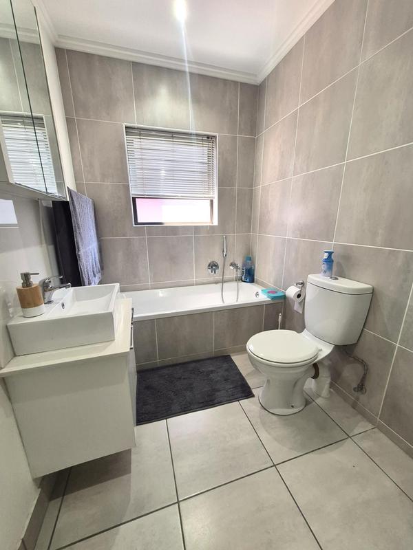 2 Bedroom Property for Sale in Barbeque Downs Gauteng