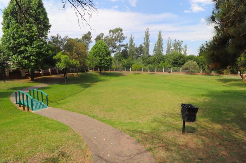 2 Bedroom Property for Sale in Bloubosrand Gauteng