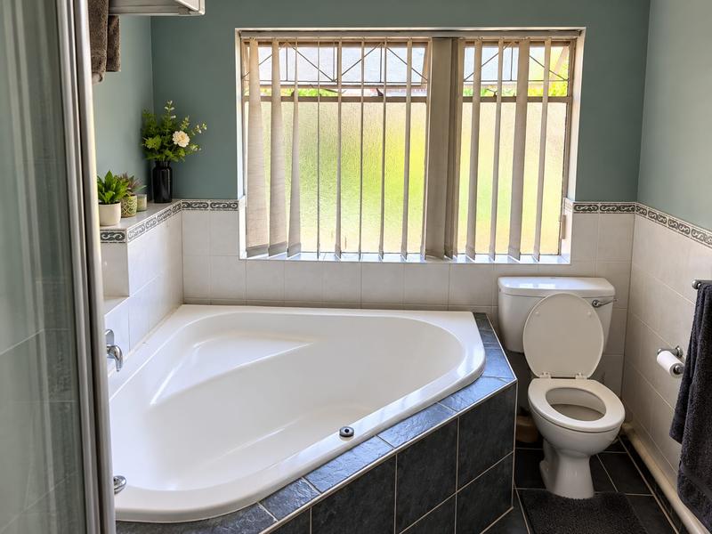 2 Bedroom Property for Sale in Eldoraigne Gauteng