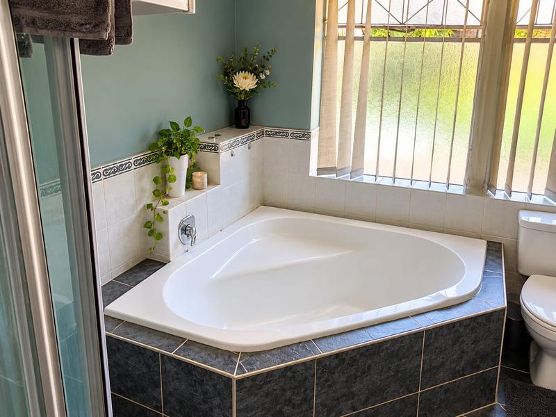 2 Bedroom Property for Sale in Eldoraigne Gauteng