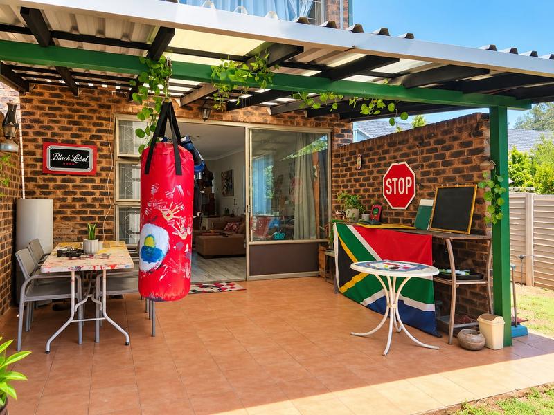 2 Bedroom Property for Sale in Eldoraigne Gauteng