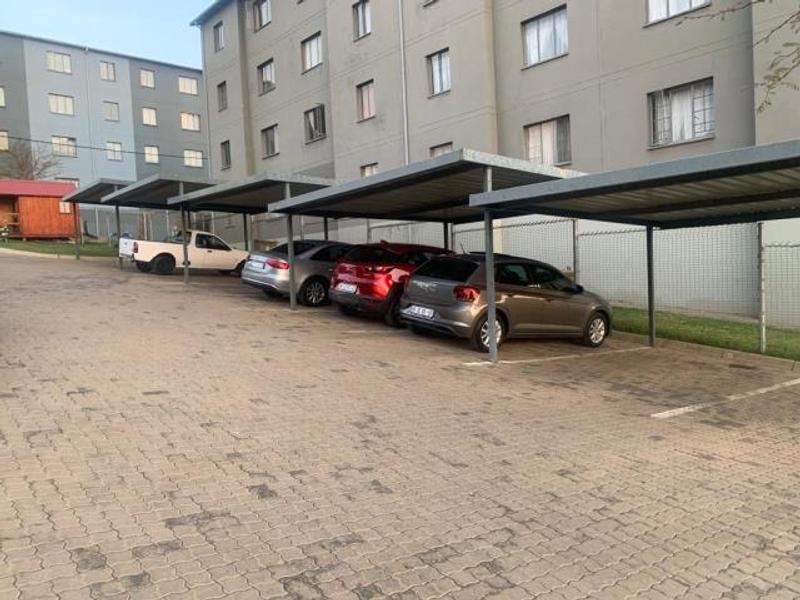 To Let 2 Bedroom Property for Rent in Fleurhof Gauteng