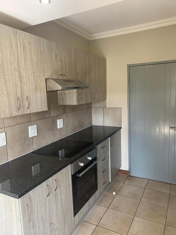 To Let 2 Bedroom Property for Rent in Fleurhof Gauteng