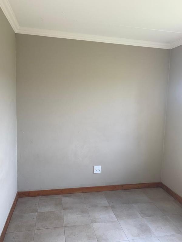 To Let 2 Bedroom Property for Rent in Fleurhof Gauteng