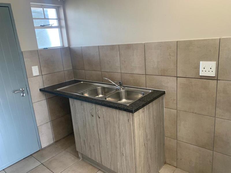 To Let 2 Bedroom Property for Rent in Fleurhof Gauteng
