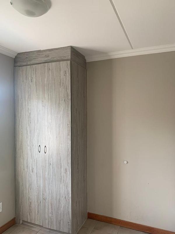 To Let 2 Bedroom Property for Rent in Fleurhof Gauteng