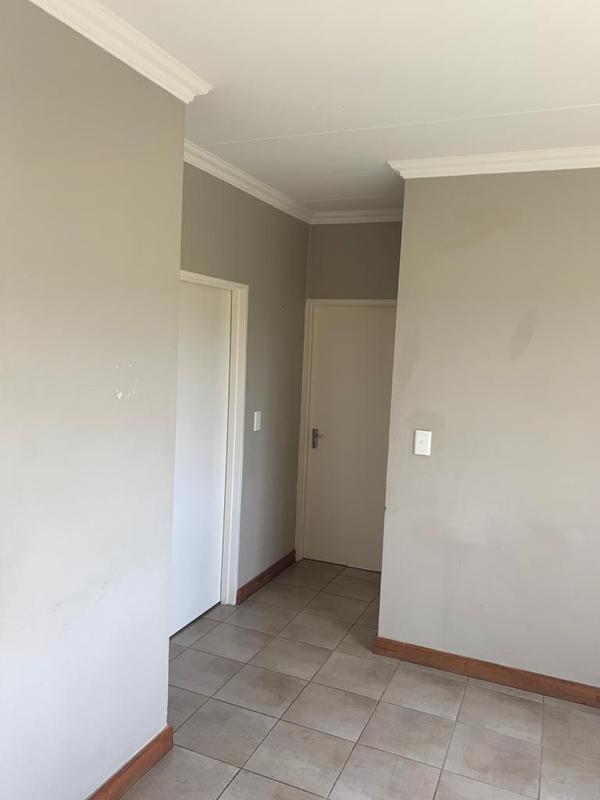 To Let 2 Bedroom Property for Rent in Fleurhof Gauteng