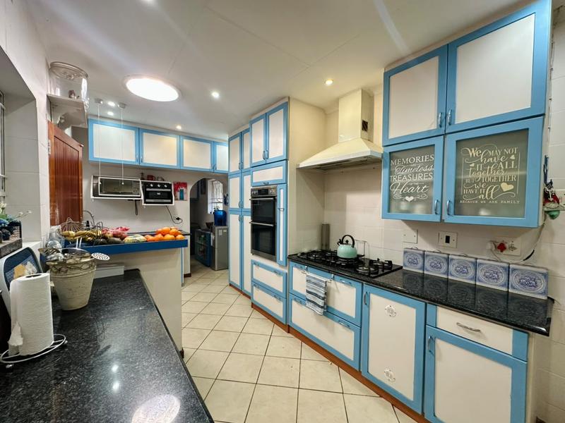 6 Bedroom Property for Sale in Brackenhurst Gauteng