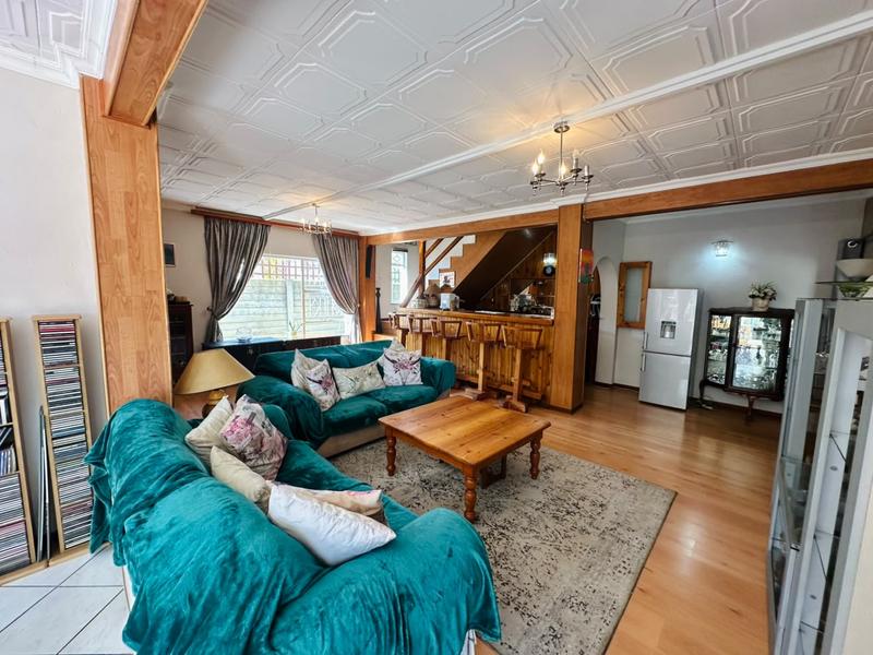 6 Bedroom Property for Sale in Brackenhurst Gauteng