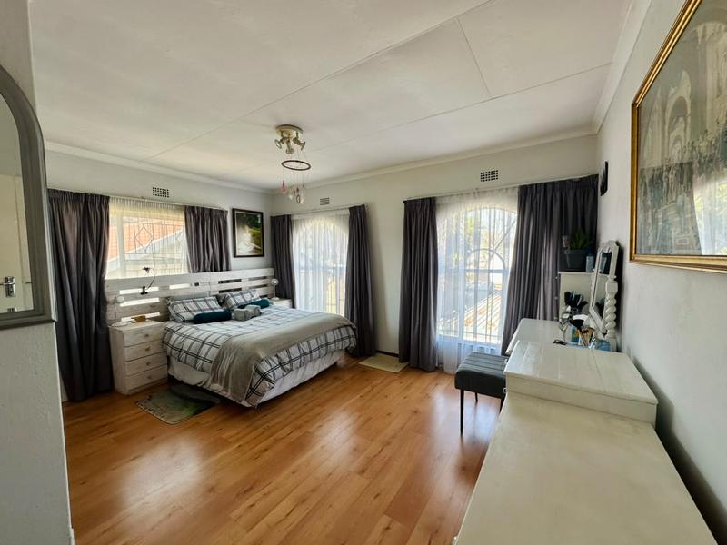6 Bedroom Property for Sale in Brackenhurst Gauteng