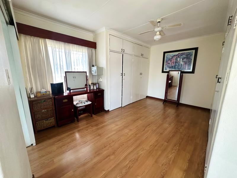 6 Bedroom Property for Sale in Brackenhurst Gauteng