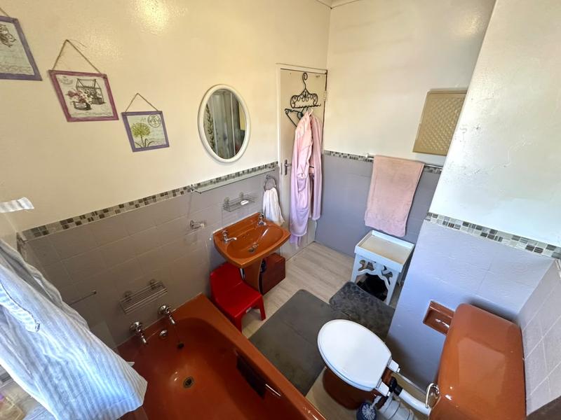 6 Bedroom Property for Sale in Brackenhurst Gauteng