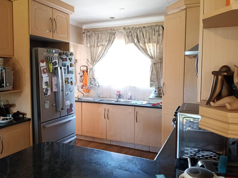 2 Bedroom Property for Sale in Verwoerdpark Gauteng