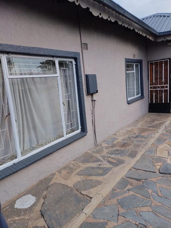 5 Bedroom Property for Sale in Daveyton Gauteng