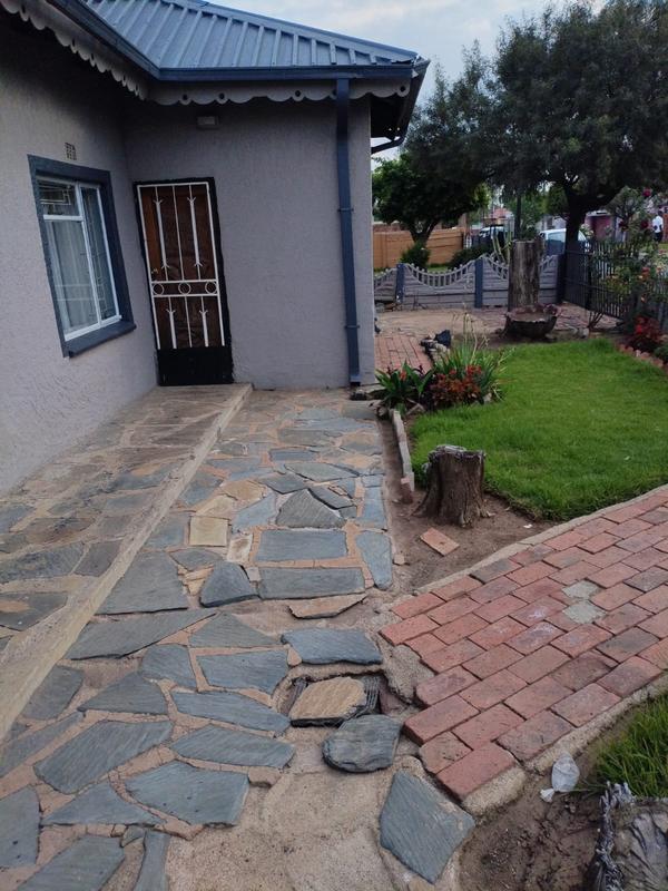 5 Bedroom Property for Sale in Daveyton Gauteng
