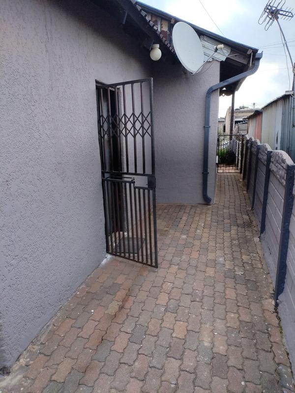 5 Bedroom Property for Sale in Daveyton Gauteng
