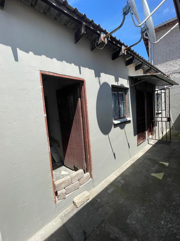 6 Bedroom Property for Sale in Tembisa Gauteng