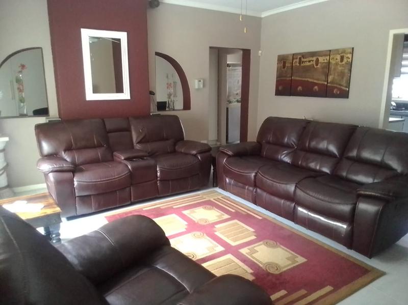 To Let 3 Bedroom Property for Rent in Tulisa Park Gauteng