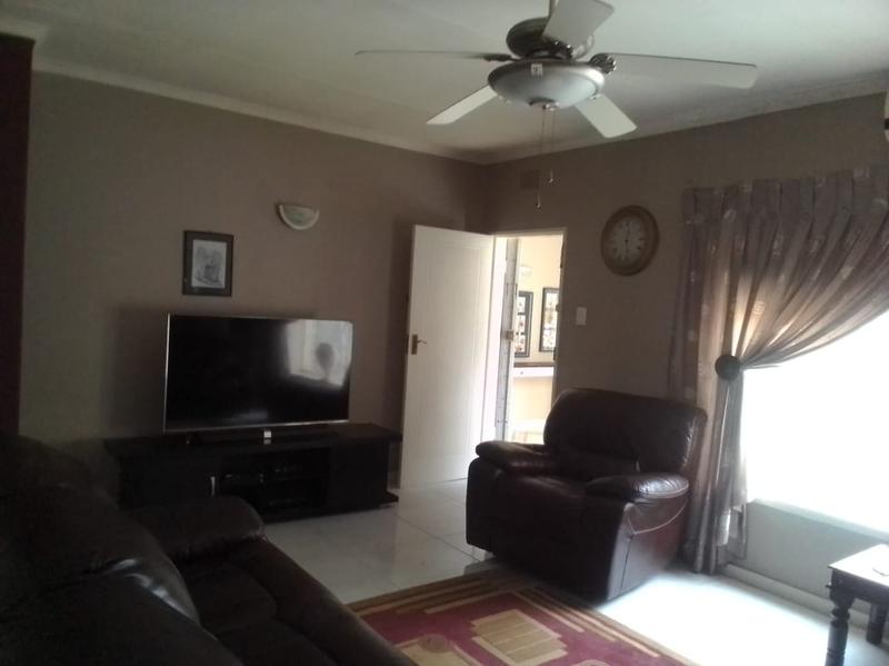 To Let 3 Bedroom Property for Rent in Tulisa Park Gauteng