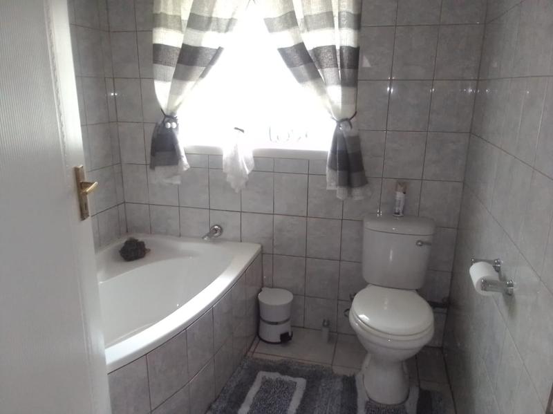 To Let 3 Bedroom Property for Rent in Tulisa Park Gauteng