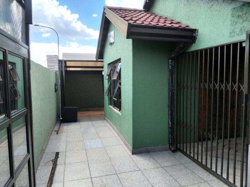 3 Bedroom Property for Sale in Protea Glen Gauteng