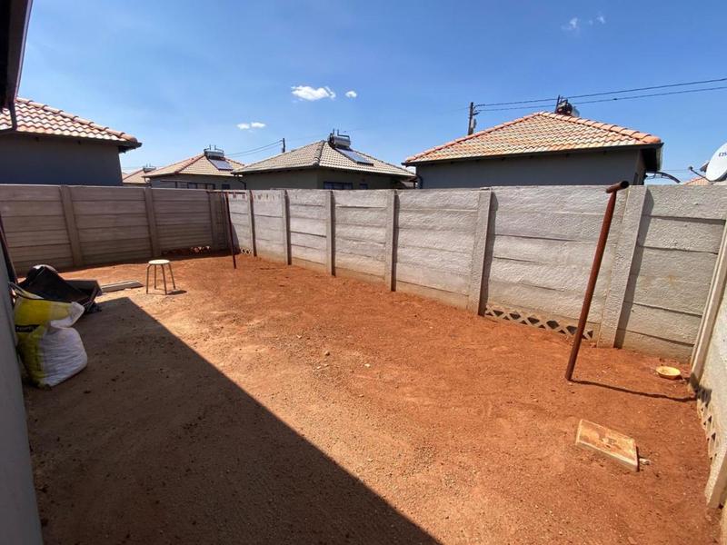 2 Bedroom Property for Sale in Protea Glen Gauteng