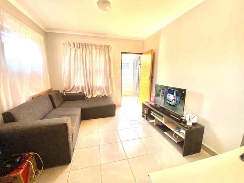 2 Bedroom Property for Sale in Protea Glen Gauteng