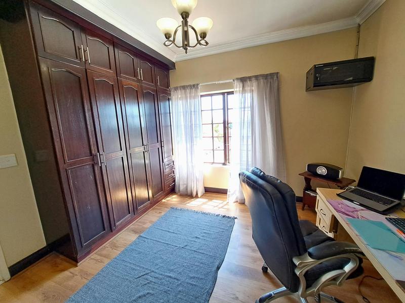 5 Bedroom Property for Sale in Boardwalk Meander Gauteng