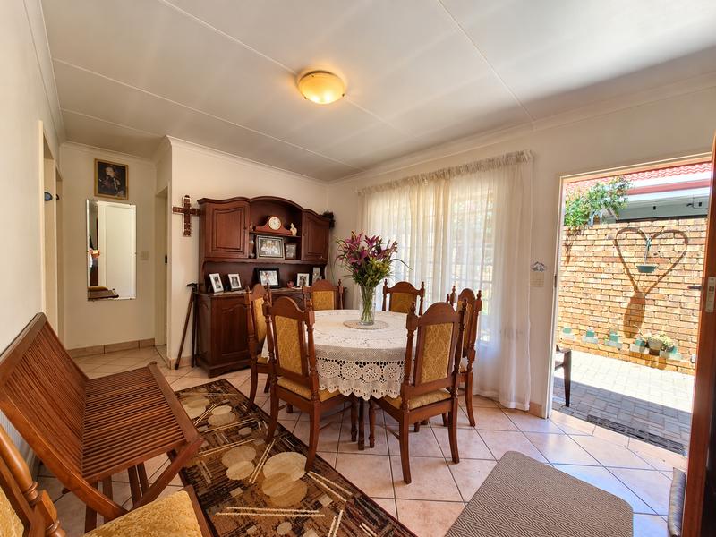 2 Bedroom Property for Sale in Magalieskruin Gauteng