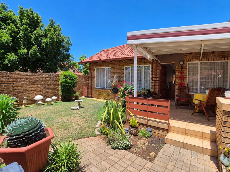 2 Bedroom Property for Sale in Magalieskruin Gauteng
