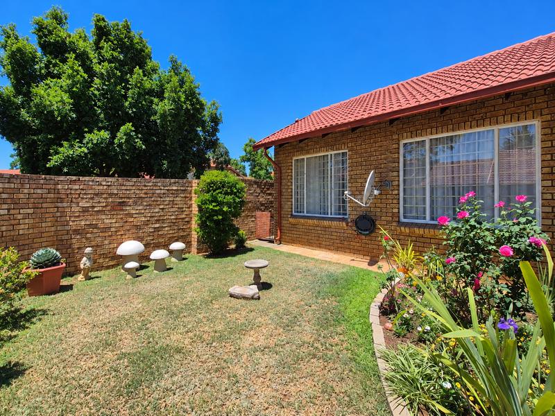 2 Bedroom Property for Sale in Magalieskruin Gauteng