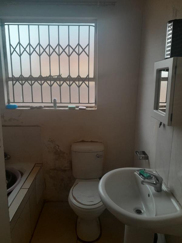 2 Bedroom Property for Sale in Braamfischerville Gauteng