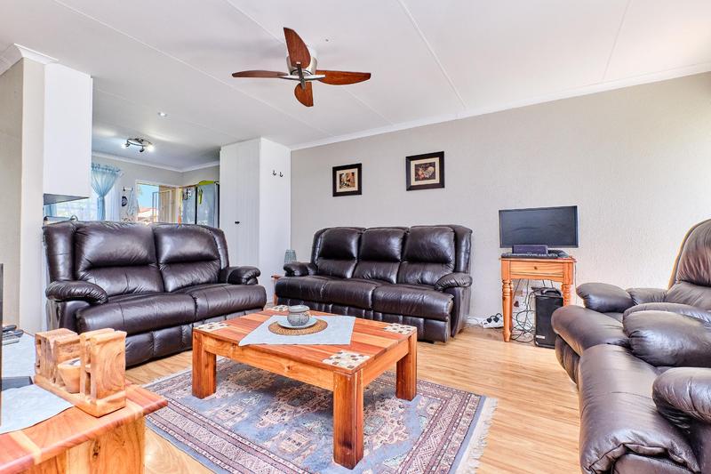 To Let 2 Bedroom Property for Rent in Carenvale Gauteng