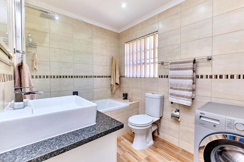 To Let 2 Bedroom Property for Rent in Carenvale Gauteng