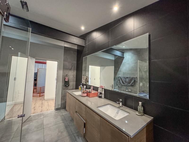 2 Bedroom Property for Sale in Midfield Estate Gauteng
