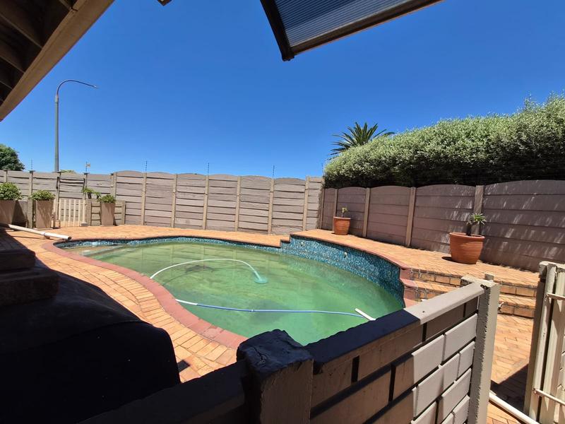 3 Bedroom Property for Sale in Verwoerdpark Gauteng