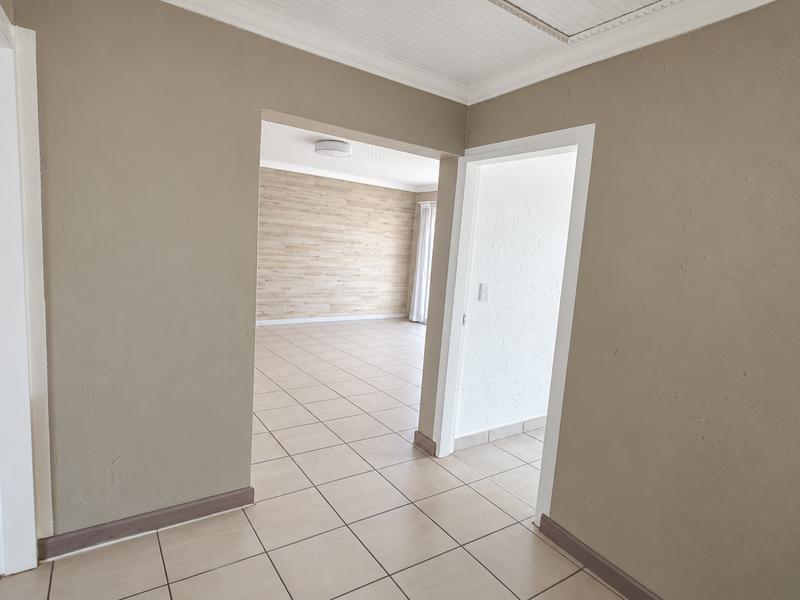 To Let 2 Bedroom Property for Rent in Sonneveld Gauteng