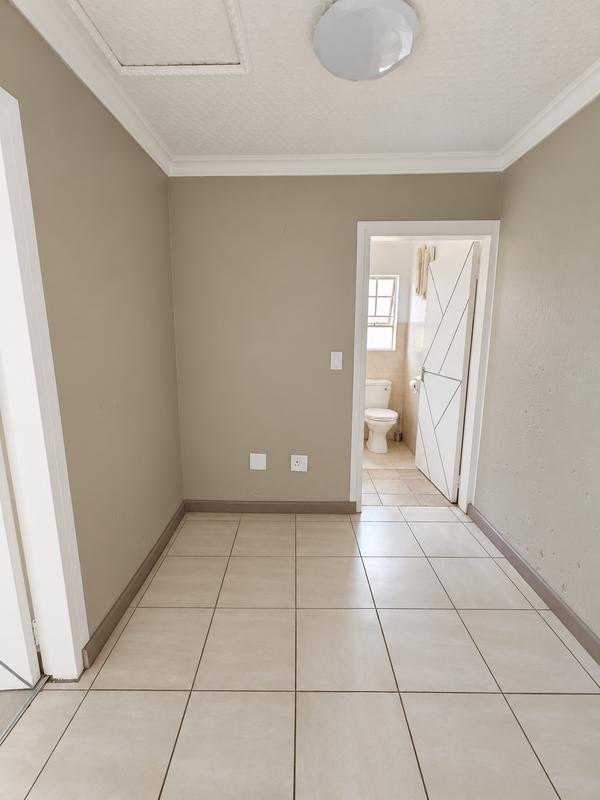 To Let 2 Bedroom Property for Rent in Sonneveld Gauteng